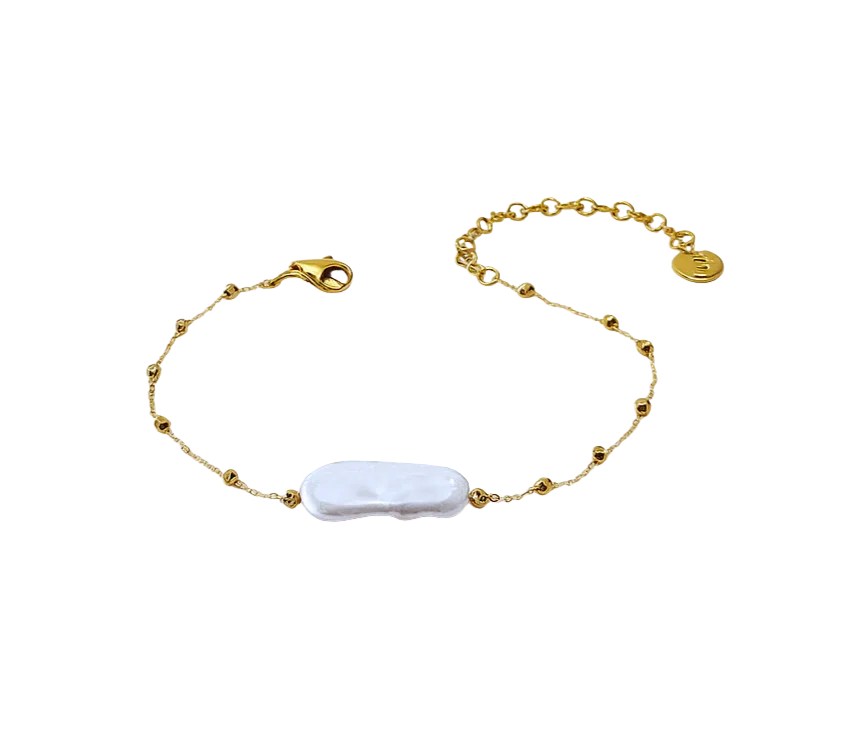 Bracelet doré avec perle irrégulière